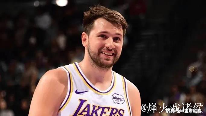 湖人116-114太阳2喜2忧！老詹+替补太重要，东契奇+斯玛特展弊端