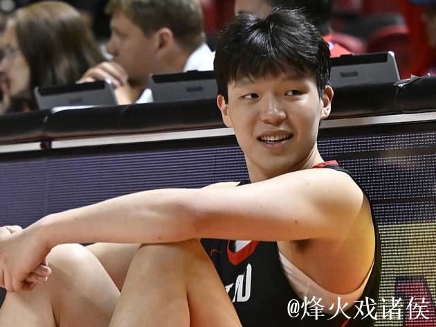 邓恩半场5投3中、三分2中1得到9分1篮板3助攻